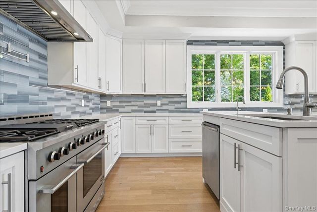 7 Preston Lane, East Setauket, NY 11733