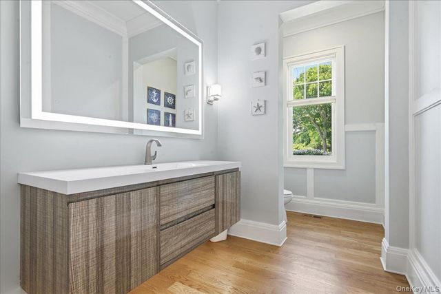 7 Preston Lane, East Setauket, NY 11733