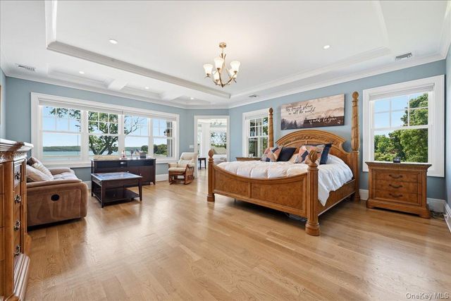 7 Preston Lane, East Setauket, NY 11733