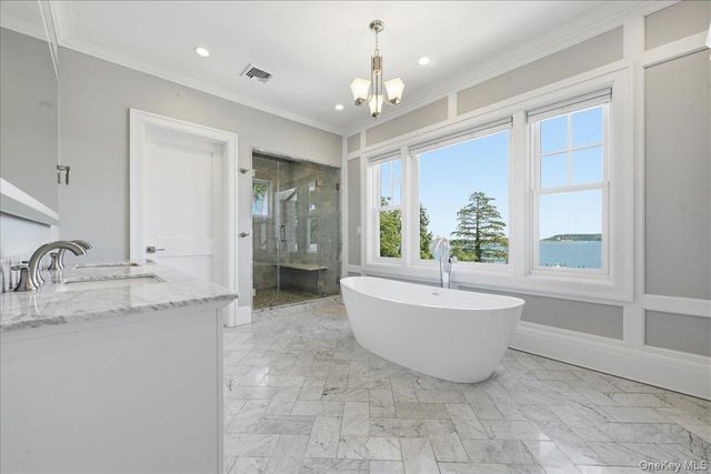 7 Preston Lane, East Setauket, NY 11733