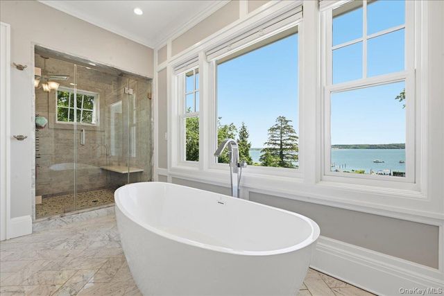 7 Preston Lane, East Setauket, NY 11733