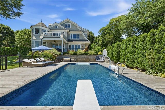 7 Preston Lane, East Setauket, NY 11733