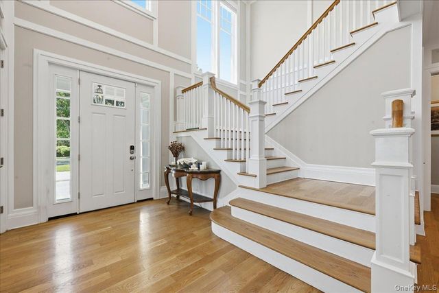 7 Preston Lane, East Setauket, NY 11733