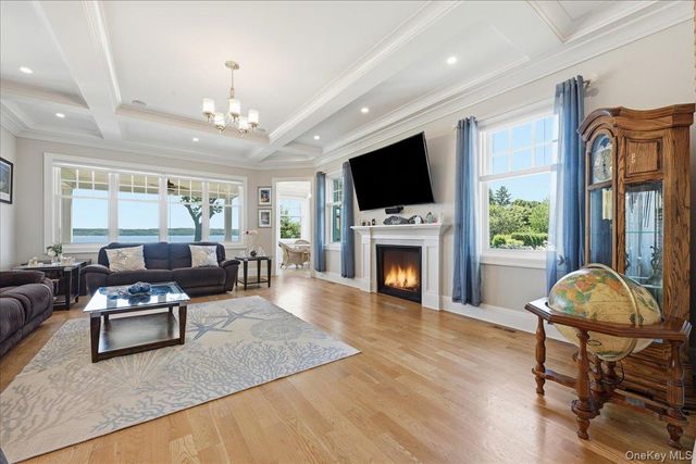 7 Preston Lane, East Setauket, NY 11733