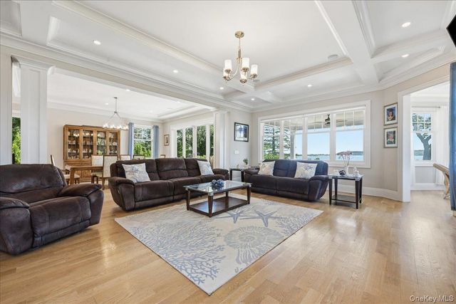 7 Preston Lane, East Setauket, NY 11733