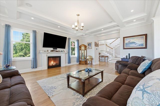 7 Preston Lane, East Setauket, NY 11733