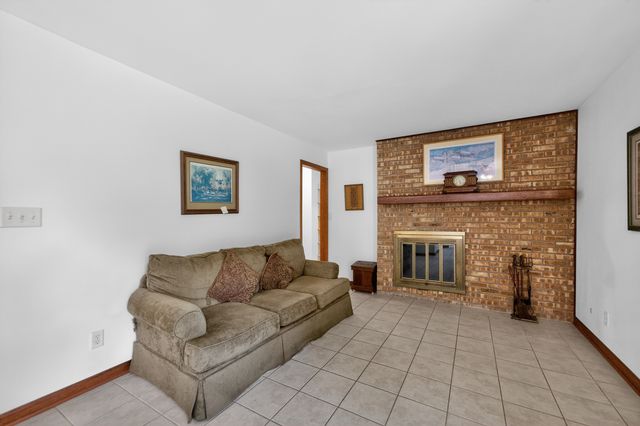 112 Stoney Creek Drive, Dekalb, IL 60115