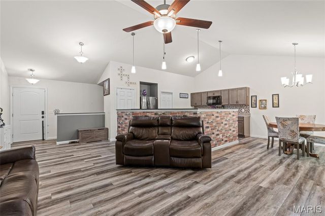 405 Rail Ridge Drive, Troy, MO 63379