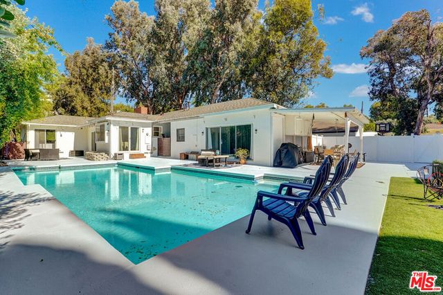 5003 Alhama Drive, Woodland Hills, CA 91364