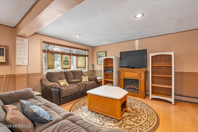 83 Walnut Ave Avenue, Red Bank, NJ 07701
