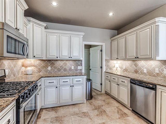 3716 Oakridge Circle, Edmond, OK 73034