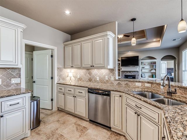 3716 Oakridge Circle, Edmond, OK 73034