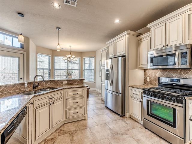 3716 Oakridge Circle, Edmond, OK 73034