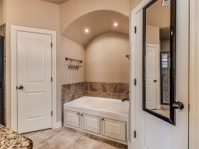 3716 Oakridge Circle, Edmond, OK 73034