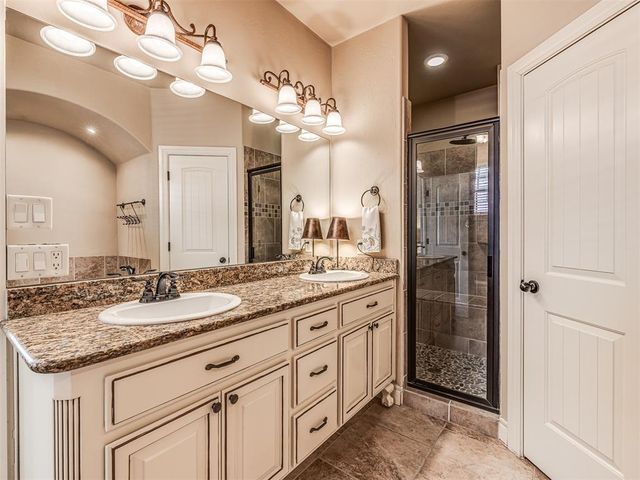 3716 Oakridge Circle, Edmond, OK 73034