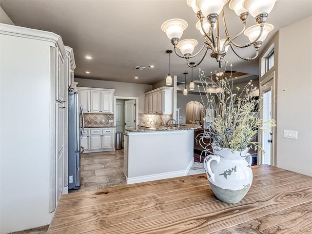 3716 Oakridge Circle, Edmond, OK 73034