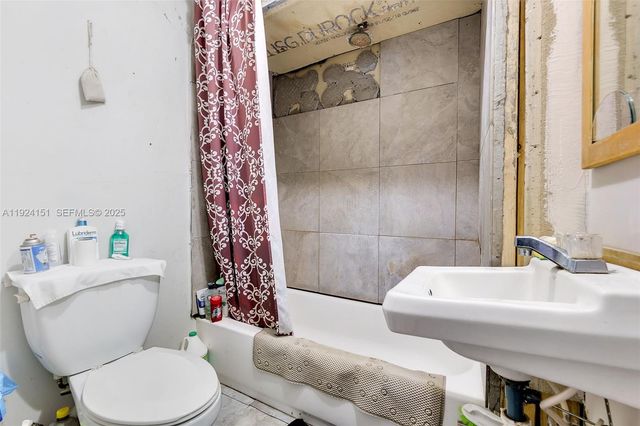 2390 Superior St, Opa-locka, FL 33054