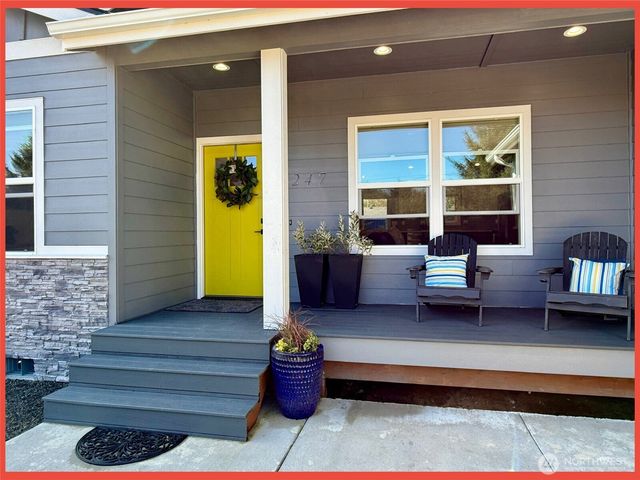 247 Clover Creek Avenue NW, Ocean Shores, WA 98569