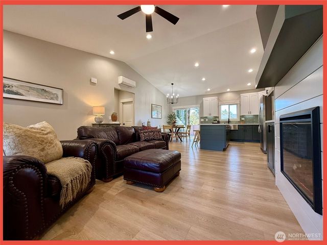 247 Clover Creek Avenue NW, Ocean Shores, WA 98569