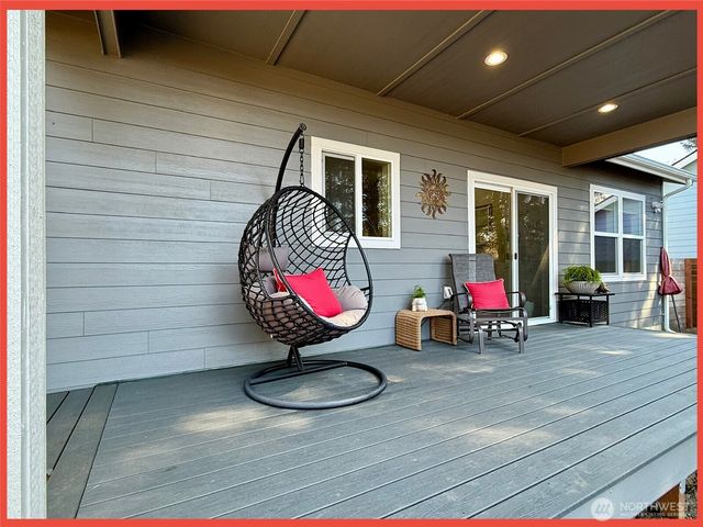 247 Clover Creek Avenue NW, Ocean Shores, WA 98569