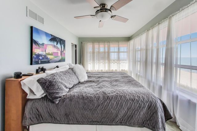 250 W Lake Front Drive W, Beverly Shores, IN 46301