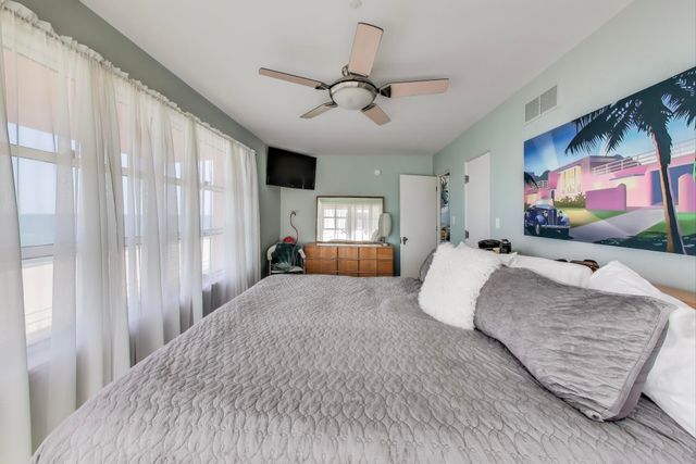 250 W Lake Front Drive W, Beverly Shores, IN 46301