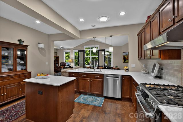 323 Fennel Dun Circle, Biltmore Lake, NC 28715