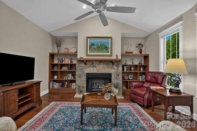 323 Fennel Dun Circle, Biltmore Lake, NC 28715