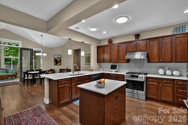 323 Fennel Dun Circle, Biltmore Lake, NC 28715
