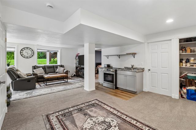 4714 148th Street, Urbandale, IA 50323