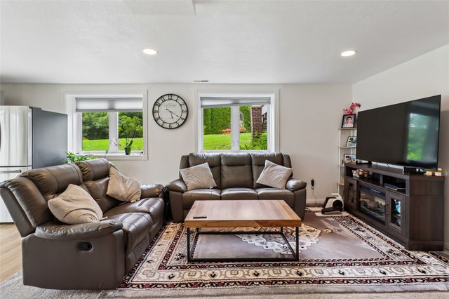 4714 148th Street, Urbandale, IA 50323