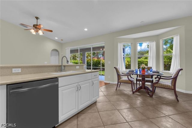 3807 Recreation LN, Naples, FL 34116