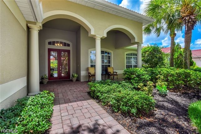 3807 Recreation LN, Naples, FL 34116
