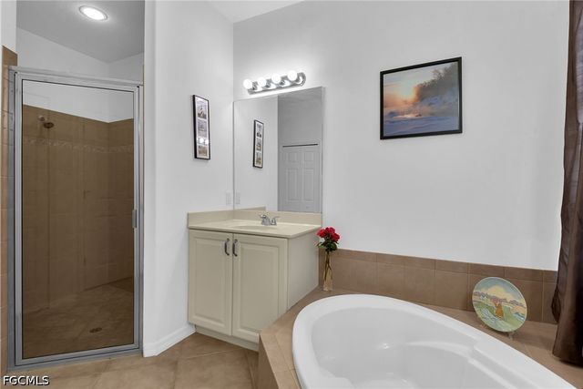 3807 Recreation LN, Naples, FL 34116