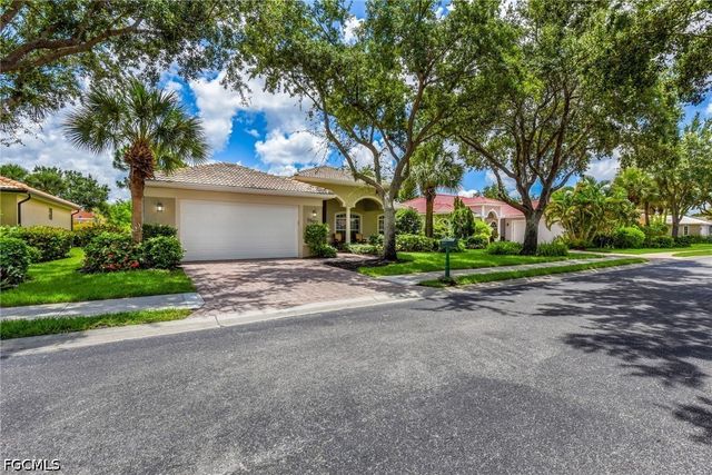 3807 Recreation LN, Naples, FL 34116