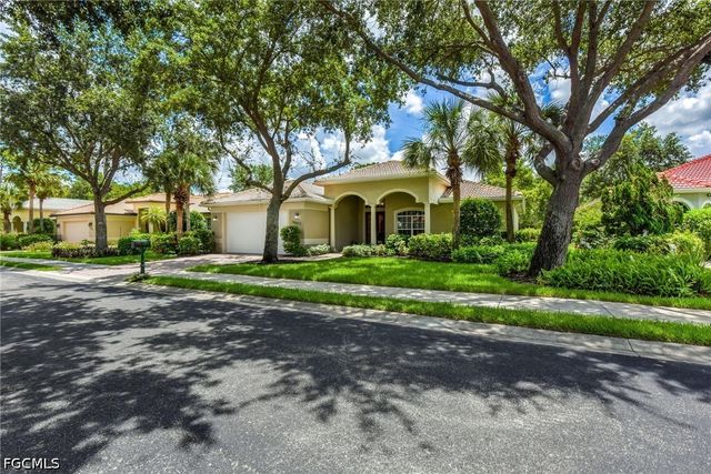 3807 Recreation LN, Naples, FL 34116