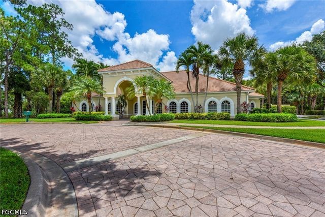 3807 Recreation LN, Naples, FL 34116