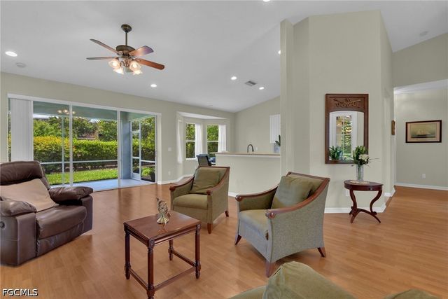 3807 Recreation LN, Naples, FL 34116