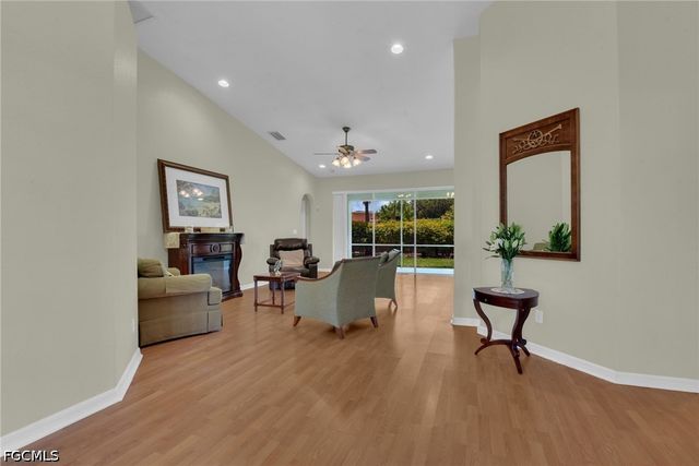 3807 Recreation LN, Naples, FL 34116