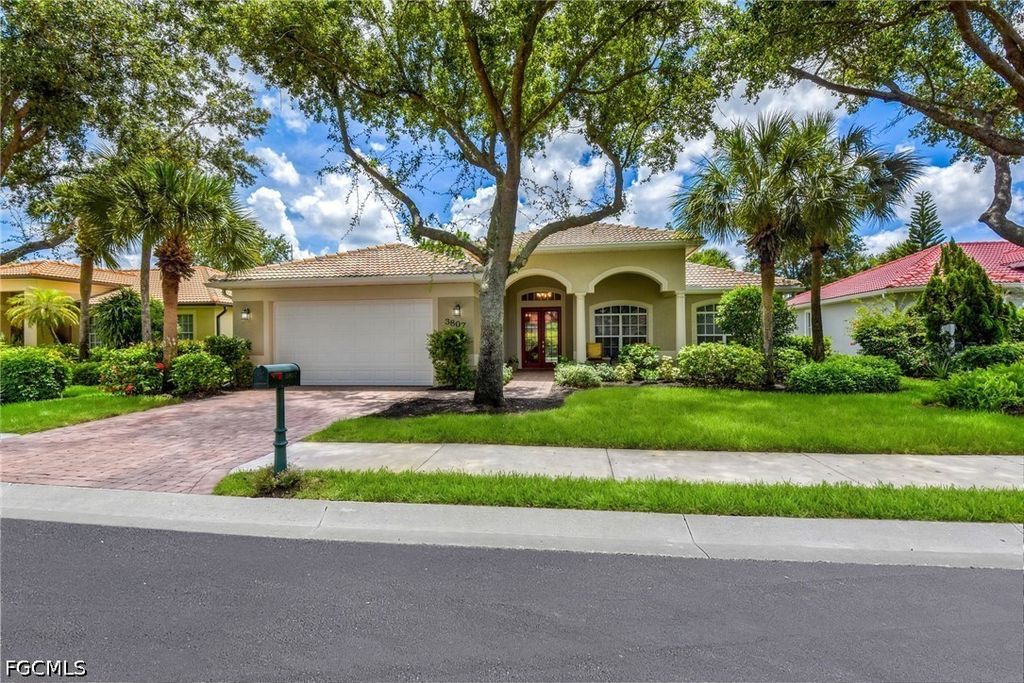 3807 Recreation LN, Naples, FL 34116