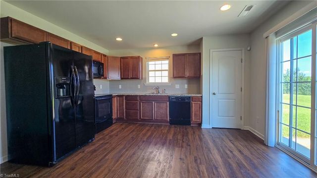 5733 Midstream Circle, Clemmons, NC 27012