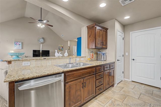 3337 S 207th East Avenue, Broken Arrow, OK 74014