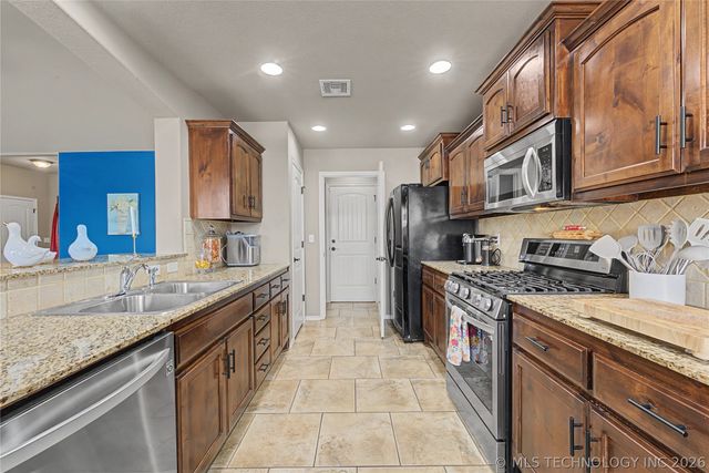 3337 S 207th East Avenue, Broken Arrow, OK 74014