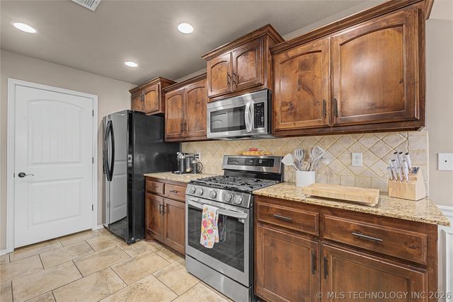 3337 S 207th East Avenue, Broken Arrow, OK 74014