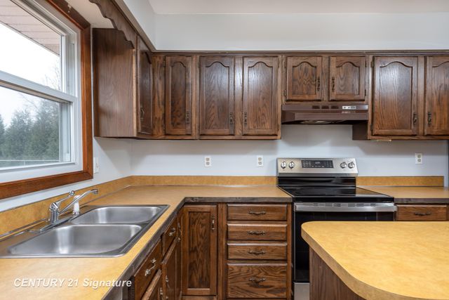 2205 S Van Buren Road, Reese, MI 48757