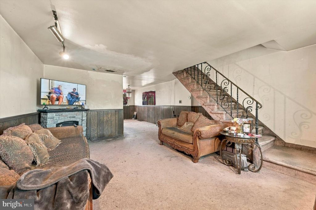 1834 FARRINGTON RD, PHILADELPHIA, PA 19151 — photo 2