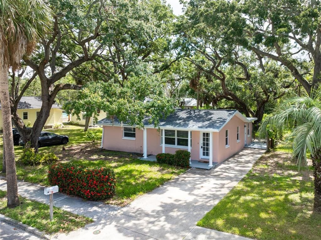 311 BANANA STREET, Tarpon Springs, FL 34689