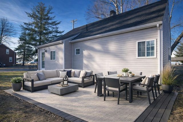 2085 Memorial Dr, South Hadley, MA 01075