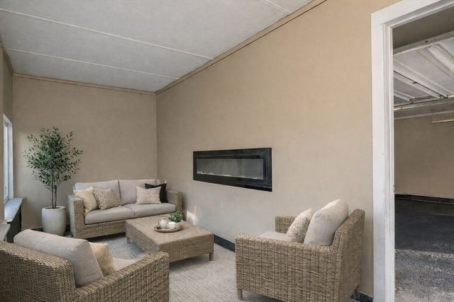 2085 Memorial Dr, South Hadley, MA 01075