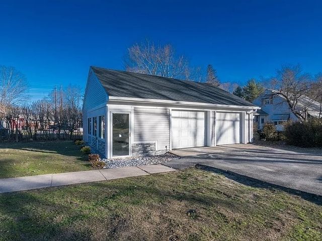 2085 Memorial Dr, South Hadley, MA 01075